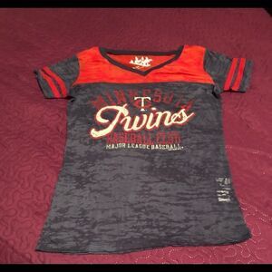 Women's Minnesota Twins V Neck T-Shirt Med NWOT